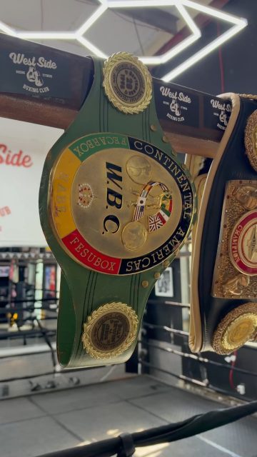 Billy "The Kid" Irwin,  former Olympian and IBO Lightweight Champ spent the weekend sharing his knowledge with our competitive boxers and it brought a different energy into the room for Open Gym on Friday night. WSBC is proud to celebrate and support our Canadian boxing heroes and honoured to have their support and endorsement as we grow. 

Thanks Billy. 💥👊🤠

🎥 Shot by the homegirl @flinkmoments 

@billythekidirwin